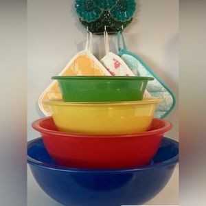 Vintage 80’s Pyrex Clear Bottom Primary color Mixing Bowls